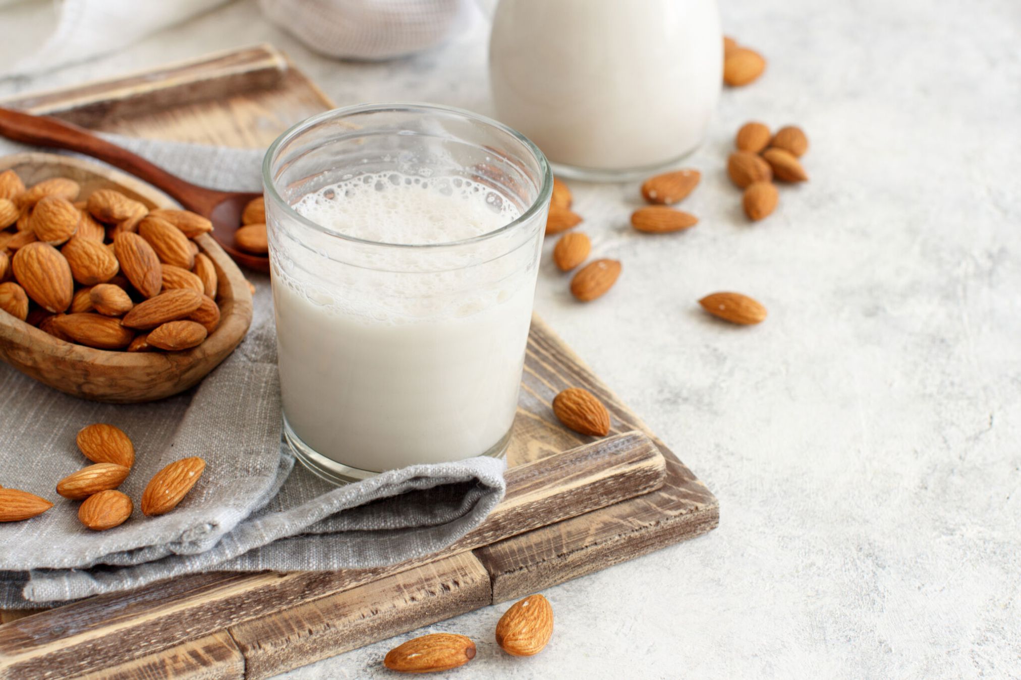 Trong 100g hạnh nh&acirc;n c&oacute; chứa lượng calo tới 575.5 kcal